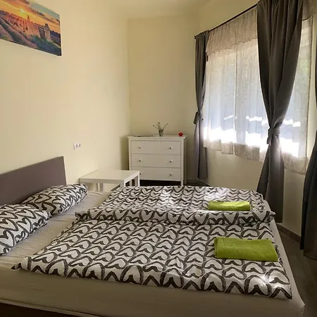 Levendulakert Apartmanhaz シオーフォク